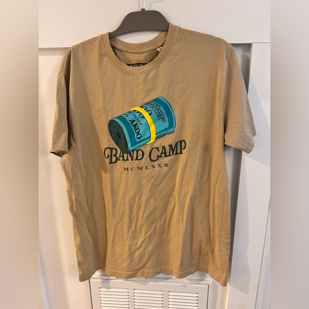 Akoo Men's Band Camp Roll Short Sleeve T-Shirt in sand color